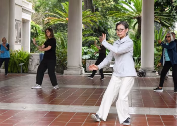 How To Do Tai Chi Walking: A Complete Beginner’s Guide