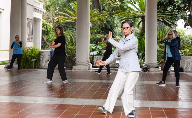 How To Do Tai Chi Walking: A Complete Beginner’s Guide