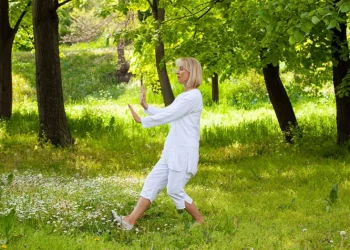 Tai Chi Walking For Beginners: A Complete Guide